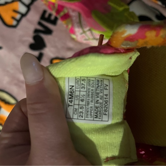 Size 6 asics sneakers - Picture 3 of 3